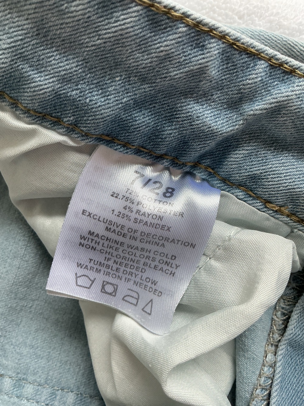 Light Blue Women's Straight-Leg Jeans with Subtle Embroidered Details r - Picture 12 of 14